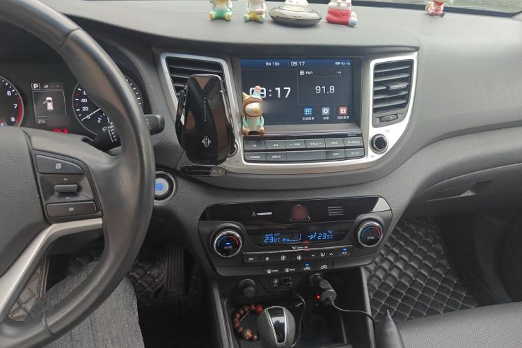 Used Hyundai Tucson 2018 1.6T Dual-Clutch Two-Wheel Drive 15th Anniversary Special Edition Audio And AC Panel
