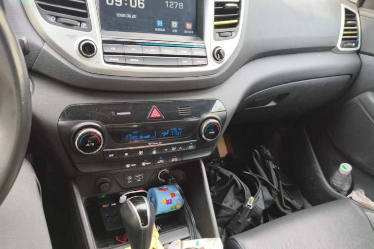 Used Hyundai Tucson 2018 1.6T Dual-Clutch Two-Wheel Drive 15th Anniversary Special Edition Audio And AC Panel