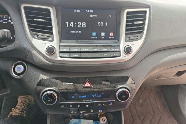 Used Hyundai Tucson 2018 1.6T Dual-Clutch Two-Wheel Drive 15th Anniversary Special Edition Audio And AC Panel