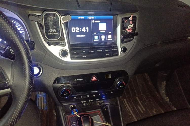 Used Hyundai Tucson 2018 1.6T Dual-Clutch Two-Wheel Drive 15th Anniversary Special Edition Audio And AC Panel