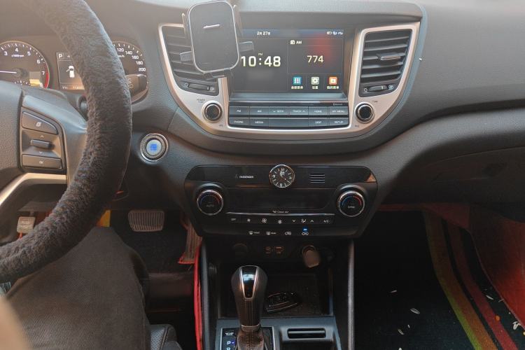 Used Hyundai Tucson 2018 1.6T Dual-Clutch Two-Wheel Drive 15th Anniversary Special Edition Audio And AC Panel