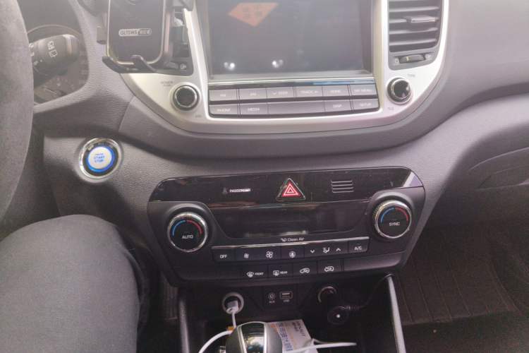 Used Hyundai Tucson 2018 1.6T Dual-Clutch Two-Wheel Drive 15th Anniversary Special Edition Audio And AC Panel