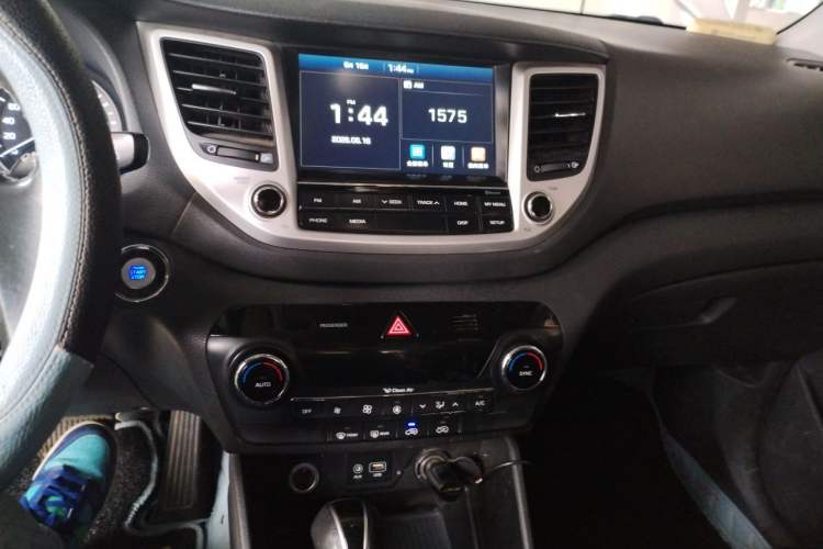 Used Hyundai Tucson 2018 1.6T Dual-Clutch Two-Wheel Drive 15th Anniversary Special Edition Audio And AC Panel