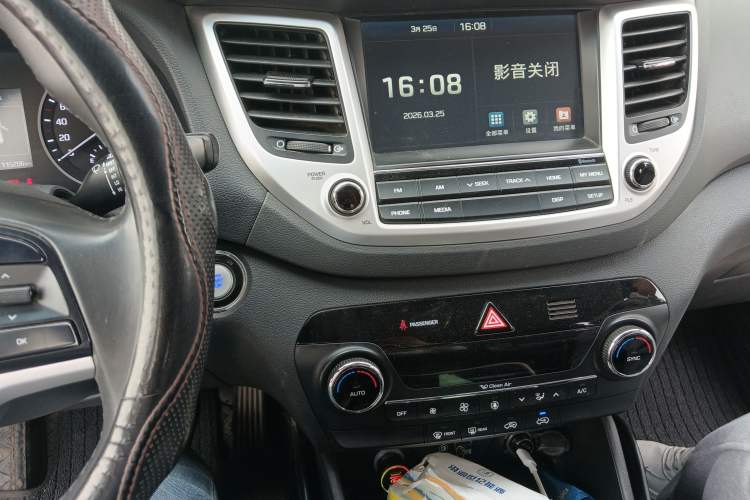 Used Hyundai Tucson 2018 1.6T Dual-Clutch Two-Wheel Drive 15th Anniversary Special Edition Audio And AC Panel