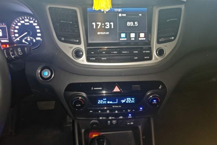 Used Hyundai Tucson 2018 1.6T Dual-Clutch Two-Wheel Drive 15th Anniversary Special Edition Audio And AC Panel