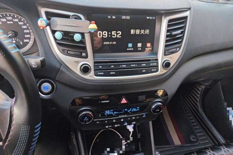 Used Hyundai Tucson 2018 1.6T Dual-Clutch Two-Wheel Drive 15th Anniversary Special Edition Audio And AC Panel
