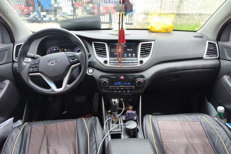 Used Hyundai Tucson 2018 1.6T Dual-Clutch Two-Wheel Drive 15th Anniversary Special Edition Center Console