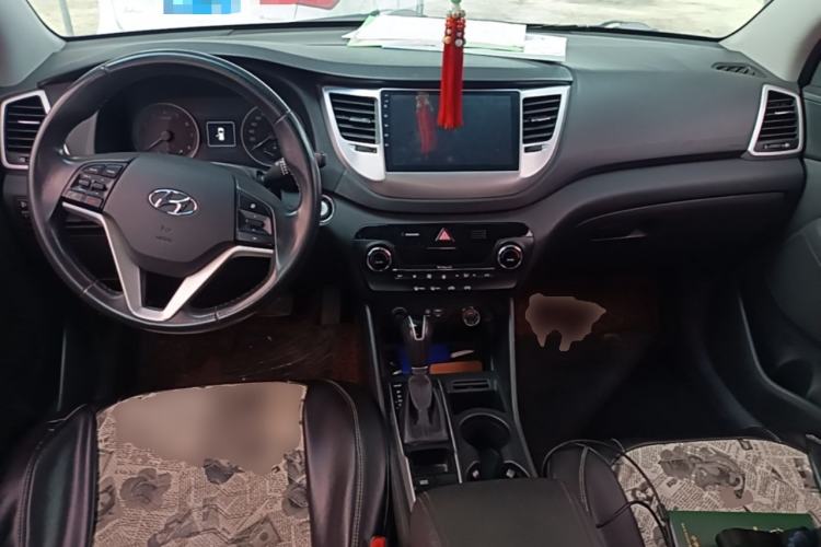 Used Hyundai Tucson 2018 1.6T Dual-Clutch Two-Wheel Drive 15th Anniversary Special Edition Center Console