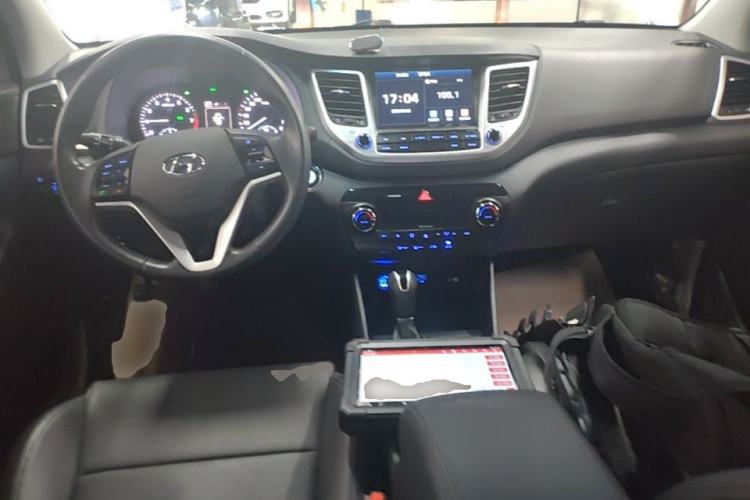 Used Hyundai Tucson 2018 1.6T Dual-Clutch Two-Wheel Drive 15th Anniversary Special Edition Center Console