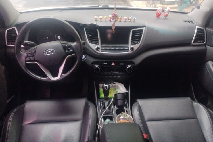 Used Hyundai Tucson 2018 1.6T Dual-Clutch Two-Wheel Drive 15th Anniversary Special Edition Center Console