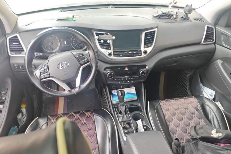 Used Hyundai Tucson 2018 1.6T Dual-Clutch Two-Wheel Drive 15th Anniversary Special Edition Center Console
