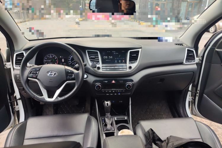 Used Hyundai Tucson 2018 1.6T Dual-Clutch Two-Wheel Drive 15th Anniversary Special Edition Center Console