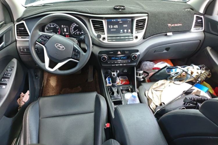 Used Hyundai Tucson 2018 1.6T Dual-Clutch Two-Wheel Drive 15th Anniversary Special Edition Center Console