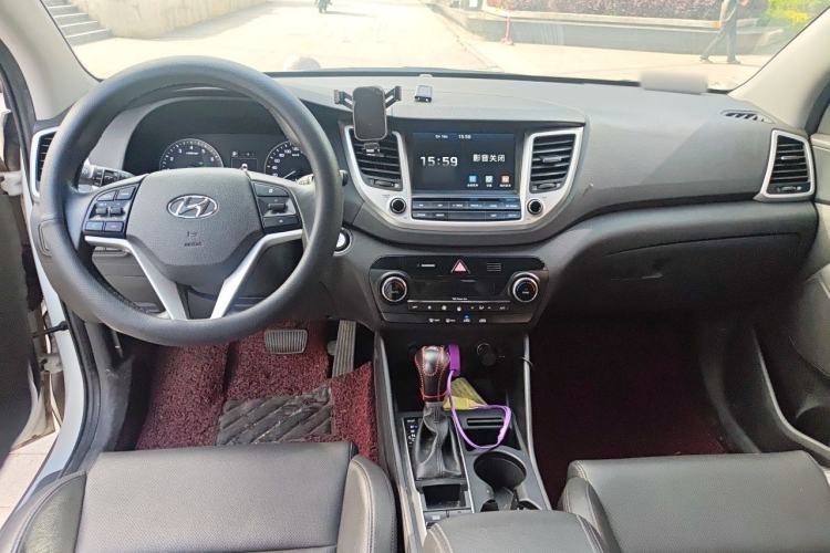 Used Hyundai Tucson 2018 1.6T Dual-Clutch Two-Wheel Drive 15th Anniversary Special Edition Center Console