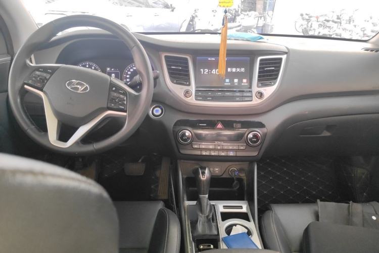 Used Hyundai Tucson 2018 1.6T Dual-Clutch Two-Wheel Drive 15th Anniversary Special Edition Center Console