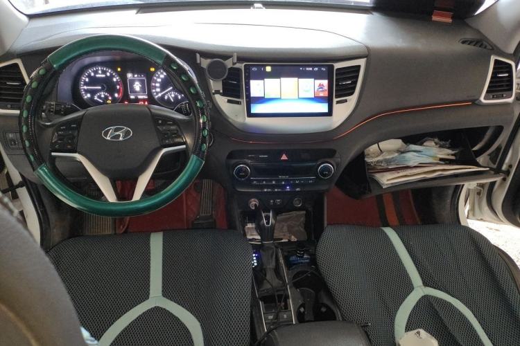 Used Hyundai Tucson 2018 1.6T Dual-Clutch Two-Wheel Drive 15th Anniversary Special Edition Center Console