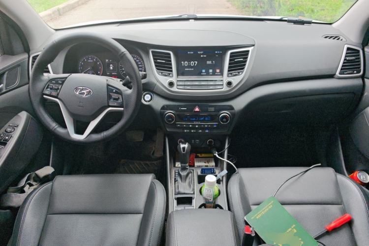 Used Hyundai Tucson 2018 1.6T Dual-Clutch Two-Wheel Drive 15th Anniversary Special Edition Center Console