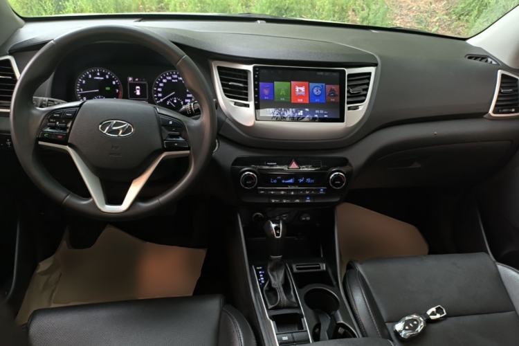 Used Hyundai Tucson 2018 1.6T Dual-Clutch Two-Wheel Drive 15th Anniversary Special Edition Center Console