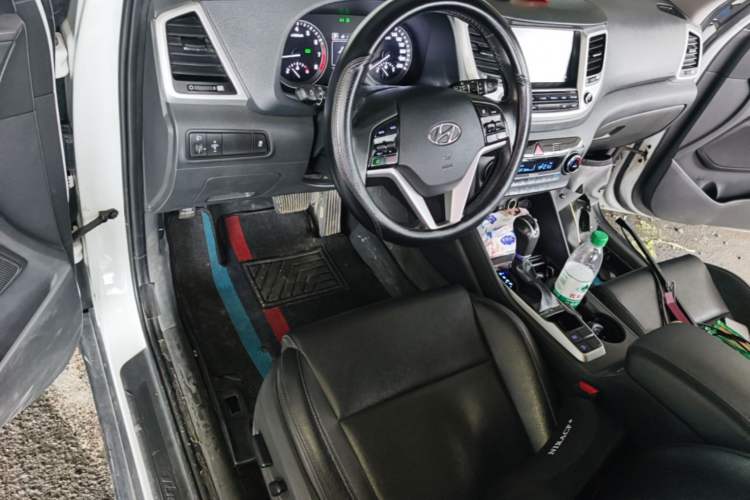 Used Hyundai Tucson 2018 1.6T Dual-Clutch Two-Wheel Drive 15th Anniversary Special Edition Center Console