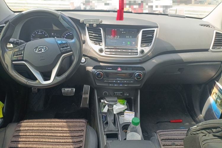Used Hyundai Tucson 2018 1.6T Dual-Clutch Two-Wheel Drive 15th Anniversary Special Edition Center Console