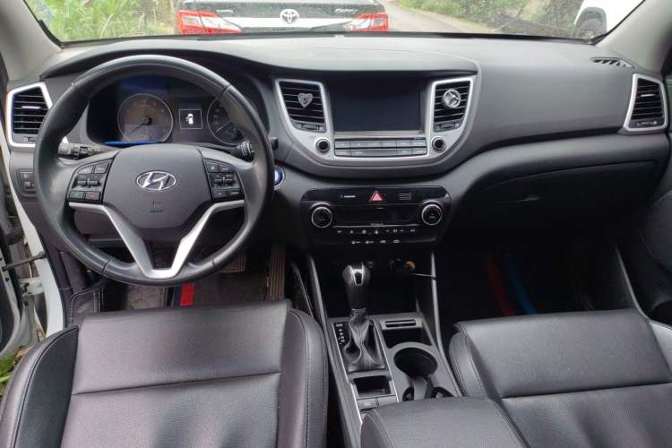 Used Hyundai Tucson 2018 1.6T Dual-Clutch Two-Wheel Drive 15th Anniversary Special Edition Center Console