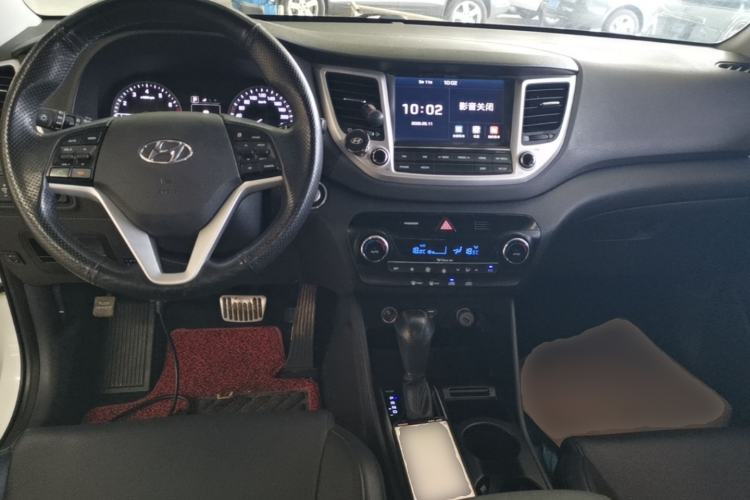 Used Hyundai Tucson 2018 1.6T Dual-Clutch Two-Wheel Drive 15th Anniversary Special Edition Center Console