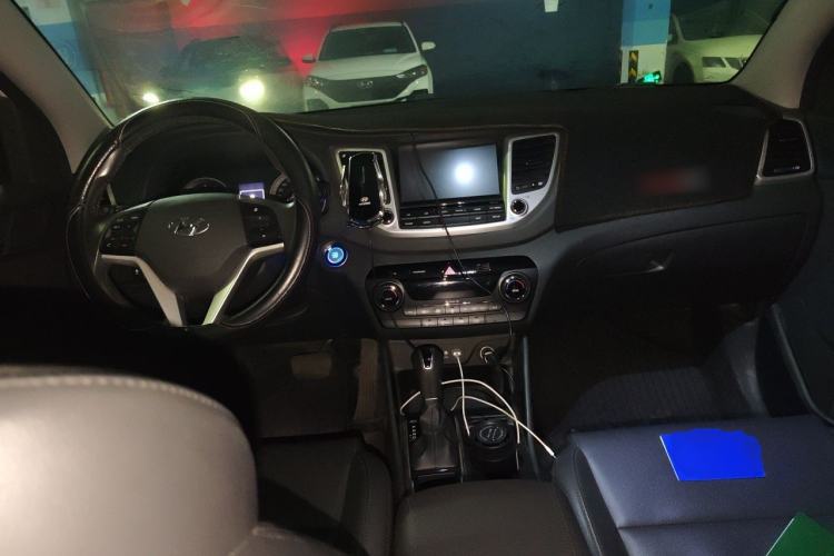 Used Hyundai Tucson 2018 1.6T Dual-Clutch Two-Wheel Drive 15th Anniversary Special Edition Center Console