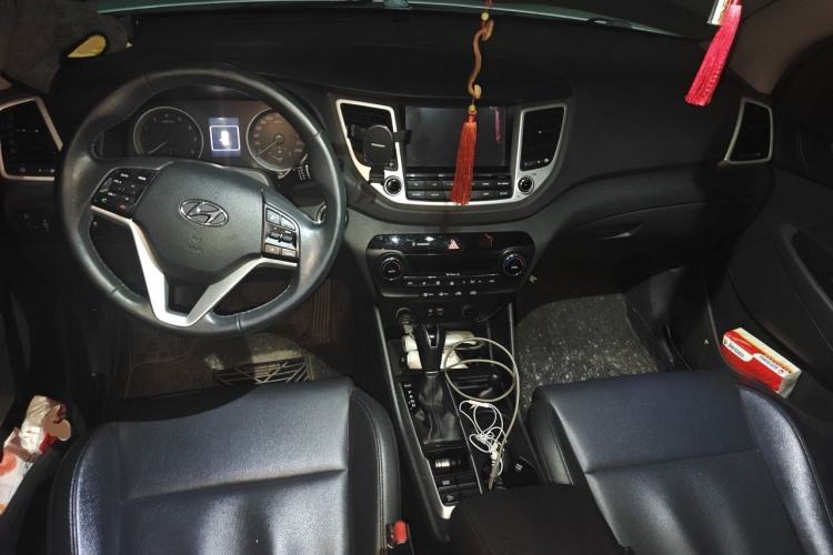 Used Hyundai Tucson 2018 1.6T Dual-Clutch Two-Wheel Drive 15th Anniversary Special Edition Center Console