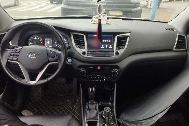 Used Hyundai Tucson 2018 1.6T Dual-Clutch Two-Wheel Drive 15th Anniversary Special Edition Center Console