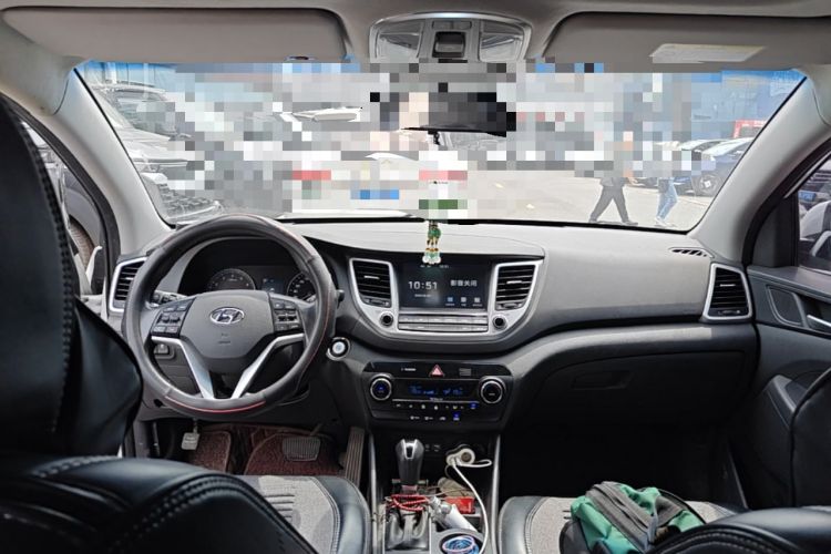 Used Hyundai Tucson 2018 1.6T Dual-Clutch Two-Wheel Drive 15th Anniversary Special Edition Center Console