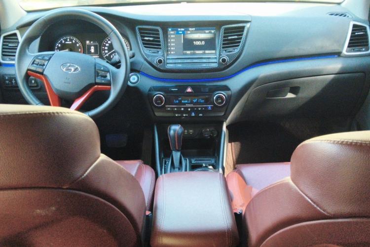 Used Hyundai Tucson 2018 1.6T Dual-Clutch Two-Wheel Drive 15th Anniversary Special Edition Center Console