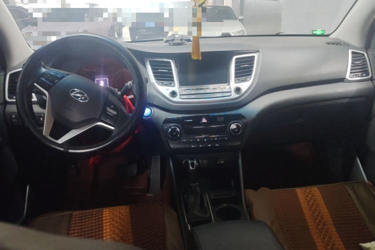 Used Hyundai Tucson 2018 1.6T Dual-Clutch Two-Wheel Drive 15th Anniversary Special Edition Center Console