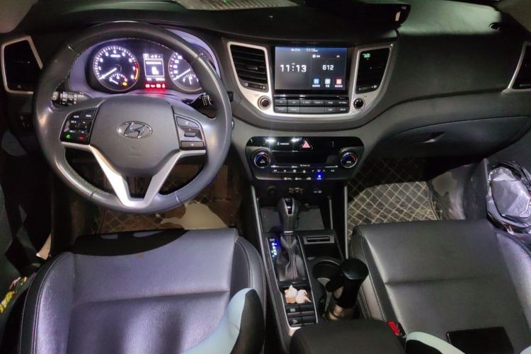 Used Hyundai Tucson 2018 1.6T Dual-Clutch Two-Wheel Drive 15th Anniversary Special Edition Center Console