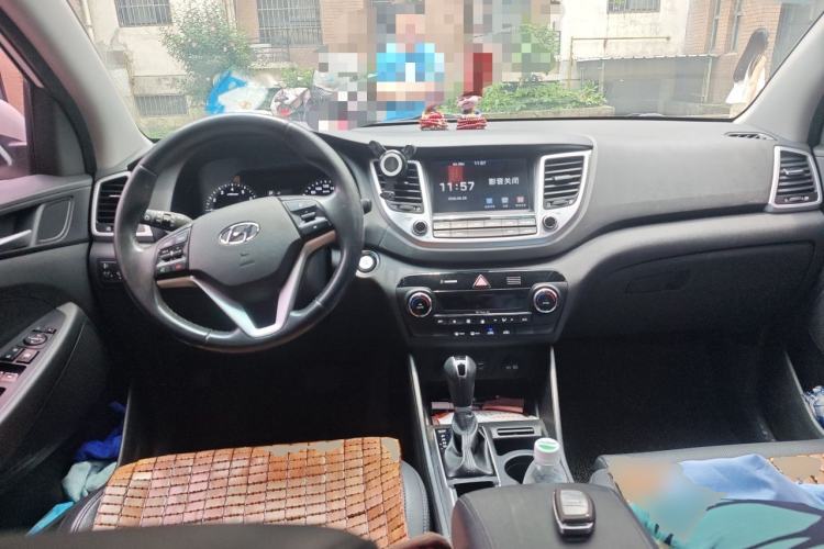 Used Hyundai Tucson 2018 1.6T Dual-Clutch Two-Wheel Drive 15th Anniversary Special Edition Center Console