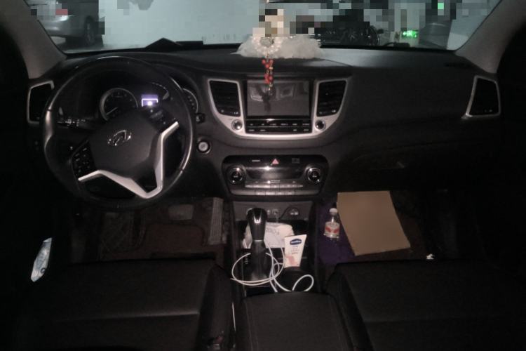 Used Hyundai Tucson 2018 1.6T Dual-Clutch Two-Wheel Drive 15th Anniversary Special Edition Center Console