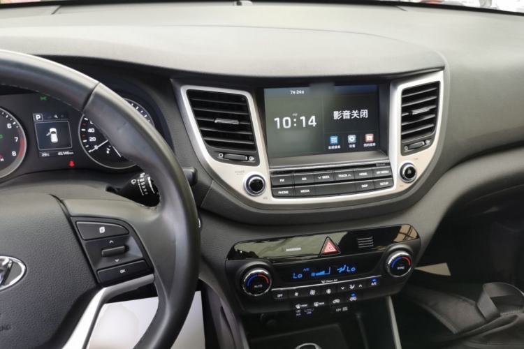 Used Hyundai Tucson 2018 1.6T Dual-Clutch Two-Wheel Drive 15th Anniversary Special Edition Center Console