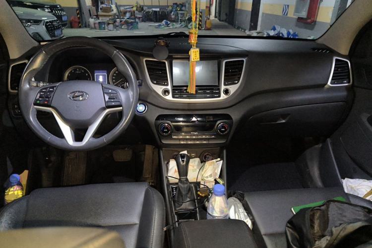 Used Hyundai Tucson 2018 1.6T Dual-Clutch Two-Wheel Drive 15th Anniversary Special Edition Center Console