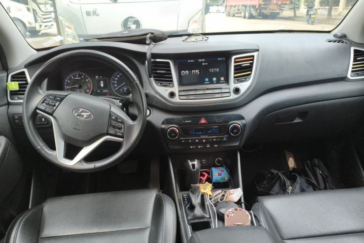Used Hyundai Tucson 2018 1.6T Dual-Clutch Two-Wheel Drive 15th Anniversary Special Edition Center Console