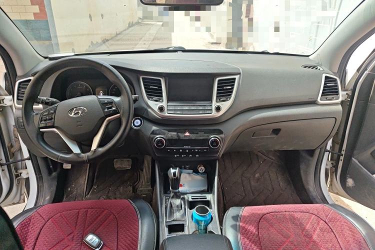 Used Hyundai Tucson 2018 1.6T Dual-Clutch Two-Wheel Drive 15th Anniversary Special Edition Center Console
