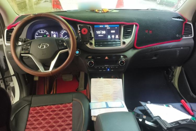 Used Hyundai Tucson 2018 1.6T Dual-Clutch Two-Wheel Drive 15th Anniversary Special Edition Center Console