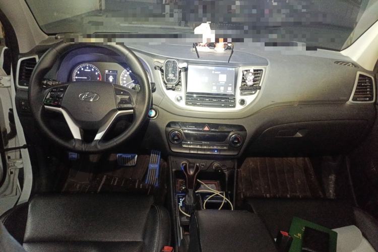 Used Hyundai Tucson 2018 1.6T Dual-Clutch Two-Wheel Drive 15th Anniversary Special Edition Center Console