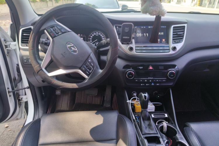 Used Hyundai Tucson 2018 1.6T Dual-Clutch Two-Wheel Drive 15th Anniversary Special Edition Center Console