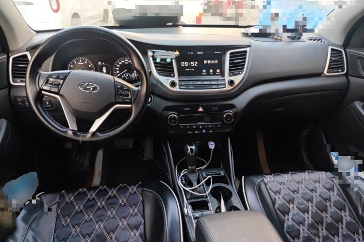 Used Hyundai Tucson 2018 1.6T Dual-Clutch Two-Wheel Drive 15th Anniversary Special Edition Center Console