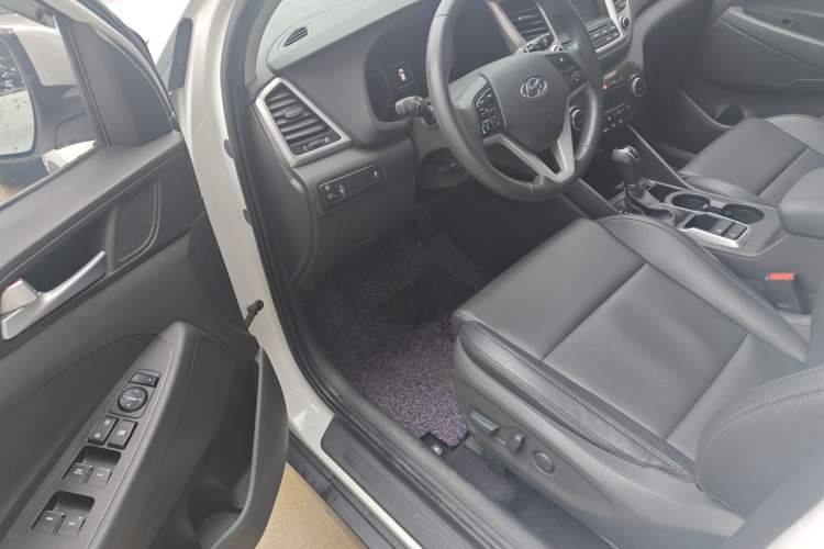 Used Hyundai Tucson 2018 1.6T Dual-Clutch Two-Wheel Drive 15th Anniversary Special Edition Driver Seat