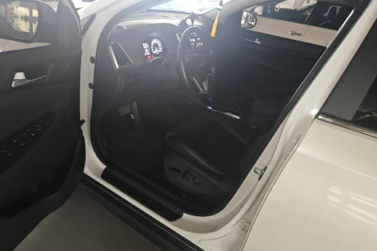 Used Hyundai Tucson 2018 1.6T Dual-Clutch Two-Wheel Drive 15th Anniversary Special Edition Driver Seat