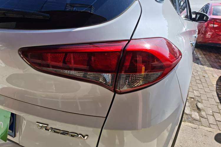 Used Hyundai Tucson 2018 1.6T Dual-Clutch Two-Wheel Drive 15th Anniversary Special Edition Exterior 2