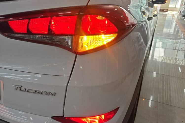 Used Hyundai Tucson 2018 1.6T Dual-Clutch Two-Wheel Drive 15th Anniversary Special Edition Exterior 3