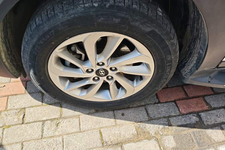 Used Hyundai Tucson 2018 1.6T Dual-Clutch Two-Wheel Drive 15th Anniversary Special Edition Exterior 3