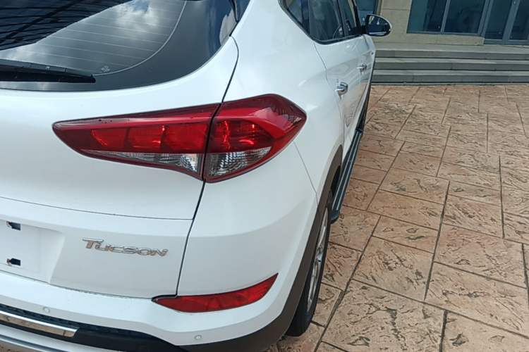 Used Hyundai Tucson 2018 1.6T Dual-Clutch Two-Wheel Drive 15th Anniversary Special Edition Exterior 3