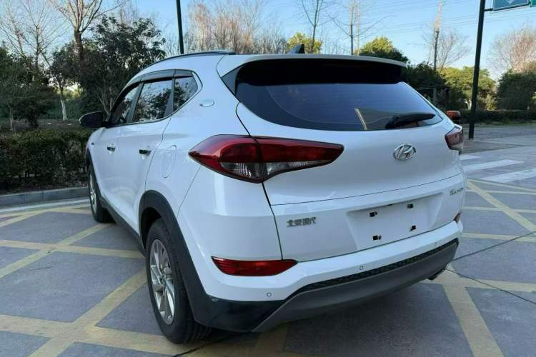 Used Hyundai Tucson 2018 1.6T Dual-Clutch Two-Wheel Drive 15th Anniversary Special Edition Exterior 3